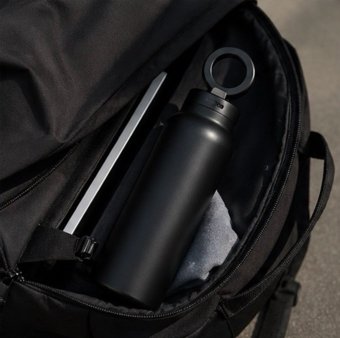 Gourde Noir Clip & Drink Thermos